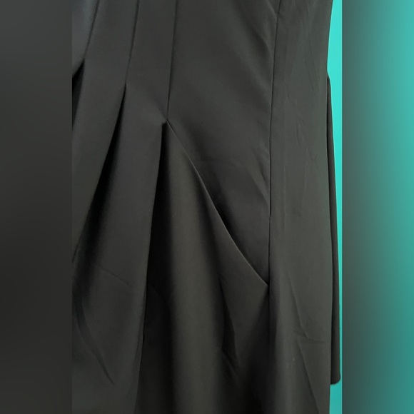 De Philo Black Pleated V Neck Handkerchief Hem Dress - Picture 6 of 9